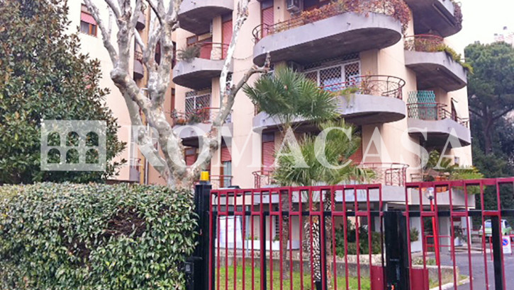 EUR – POGGIO AMENO – USO UFFICIO in elegante palazzina con portiere EUR – POGGIO AMENO – USO UFFICIO in elegante palazzina con portiere