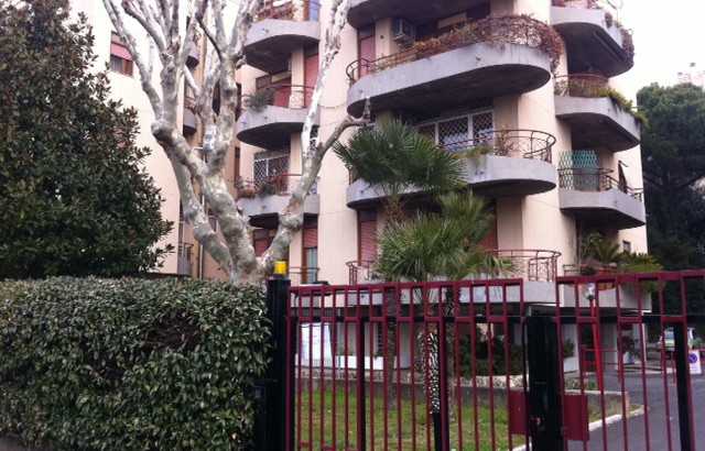 EUR – POGGIO AMENO – USO UFFICIO in elegante palazzina con portiere EUR – POGGIO AMENO – USO UFFICIO in elegante palazzina con portiere