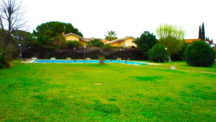 INFERNETTO – Villa monofamiliare, ampia metratura, con piscina e campo da tennis nel verde INFERNETTO – Villa monofamiliare, ampia metratura, con piscina e campo da tennis nel verde