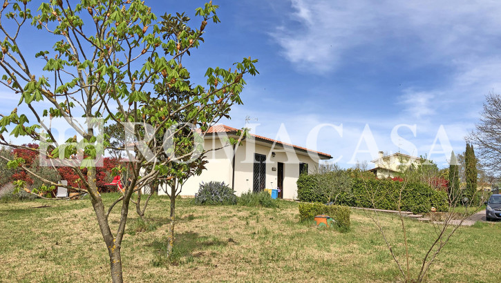 BOLSENA (VT) – PIANSANO – Splendido Villino su due livelli con Terreno di 2.400 mq BOLSENA (VT) – PIANSANO – Splendido Villino su due livelli con Terreno di 2.400 mq