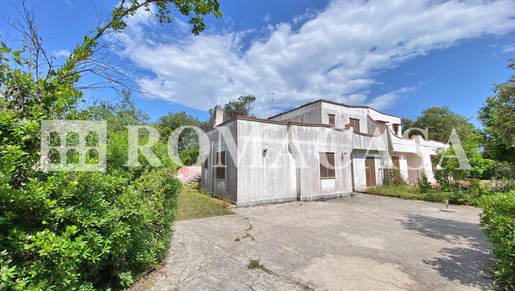 SABAUDIA (LT) – Villa su due livelli sul Lungomare lato lago – Immersa nel verde SABAUDIA (LT) – Villa su due livelli sul Lungomare lato lago – Immersa nel verde