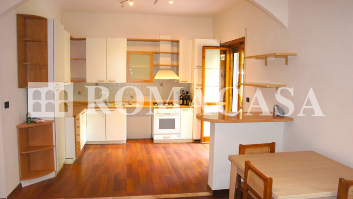 EUR – LAURENTINA – Grazioso Appartamento di 75 Mq. con Giardino EUR – LAURENTINA – Grazioso Appartamento di 75 Mq. con Giardino