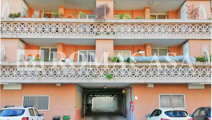 EUR COLLE PARNASO – Via Alberto Moravia – Ampio box di 29 mq EUR COLLE PARNASO – Via Alberto Moravia – Ampio box di 29 mq