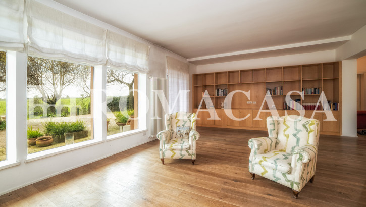 ARDEATINA – Splendida Villa Trilivelli con ampio giardino ARDEATINA – Splendida Villa Trilivelli con ampio giardino