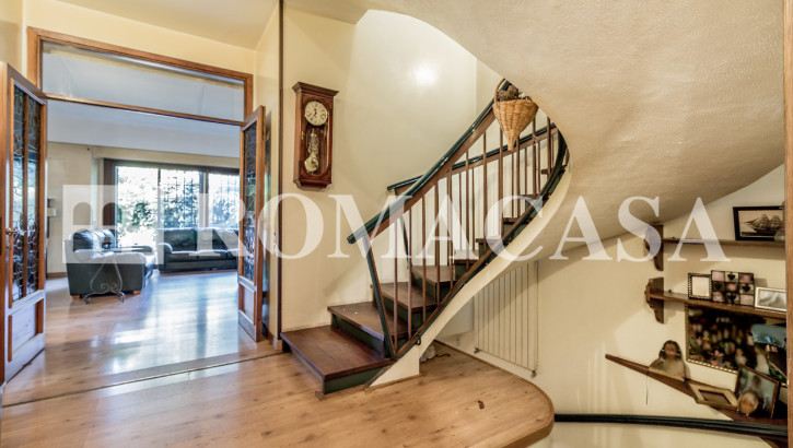 EUR – VIA DEL TIBET – Villa di prestigio su 3 livelli EUR – VIA DEL TIBET – Villa di prestigio su 3 livelli