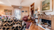 Sala con Camino Villa Ardeatina - ROMACASA