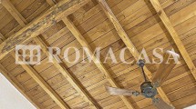 Dettaglio Soffitto Travi in Legno - Appartamento Campo de' Fiori- ROMACASA