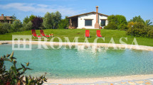 Piscina  Villa Monterosi - ROMACASA